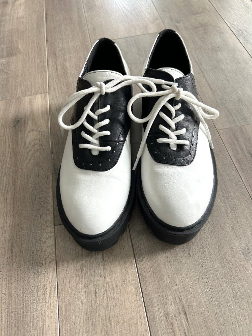 Current Mood two tone platform oxfords, size 8